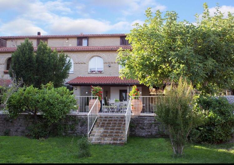 Favoloso Appartamento In Villa Monterosi Eksteriør billede